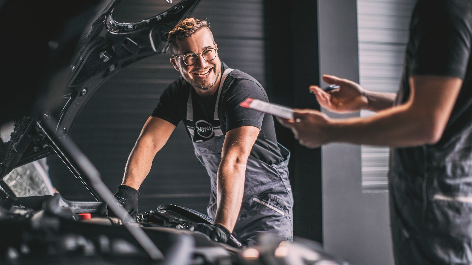 Auffüllen von Motoröl